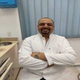 دكتور ايمن عبدالمنعم اسنان في التجمع القاهرة
